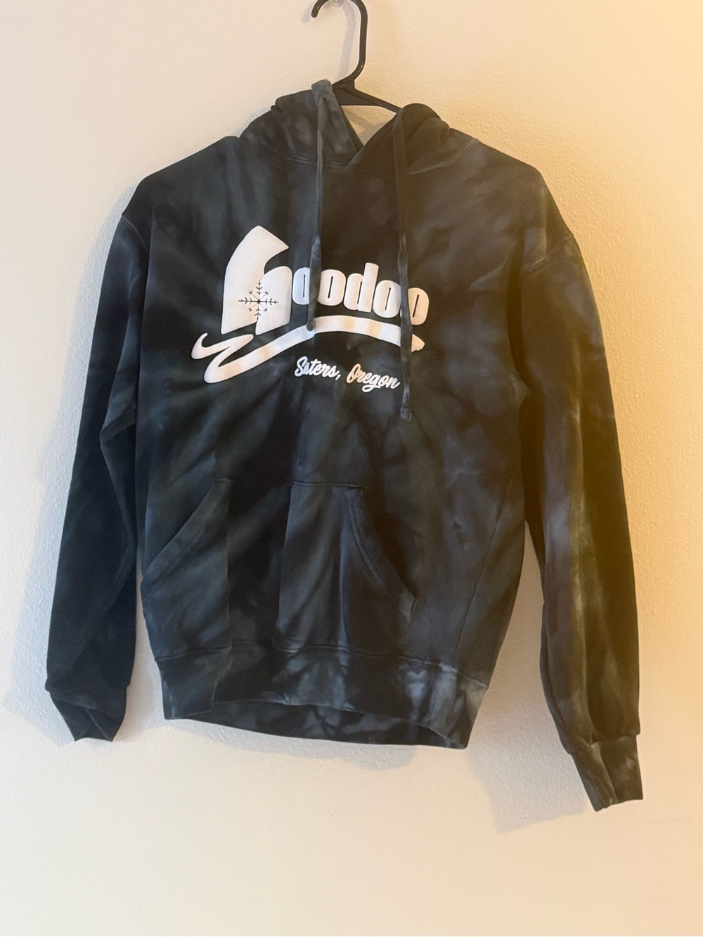 Hoodoo Tie-Dye Hooded Sweatshirt in Black & gray